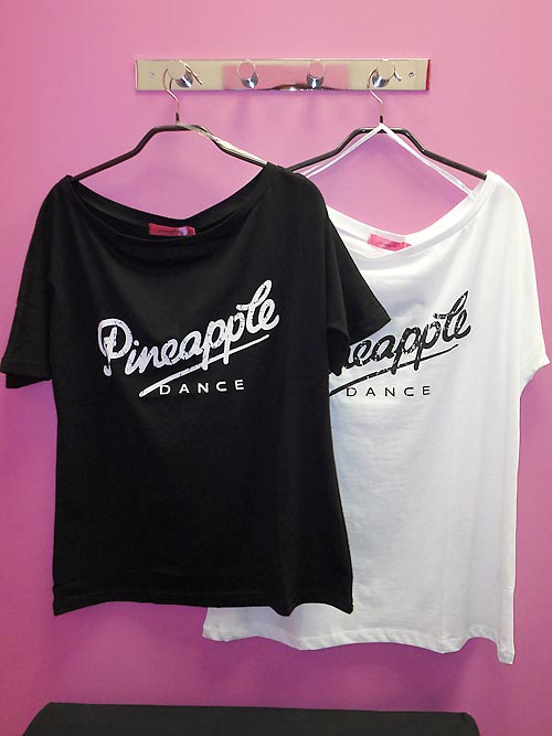 Black and white Pineapple tops.